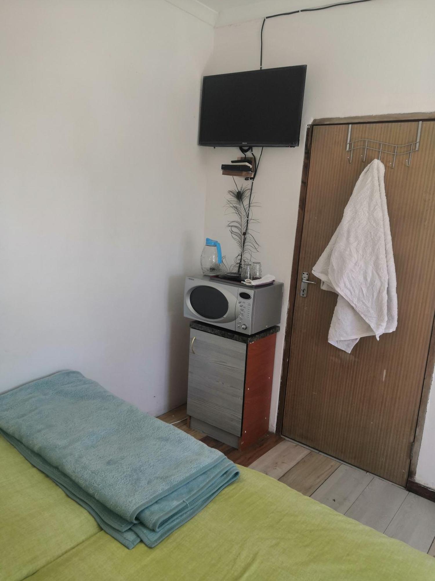 Leone Paris Appartement Windhoek Kamer foto