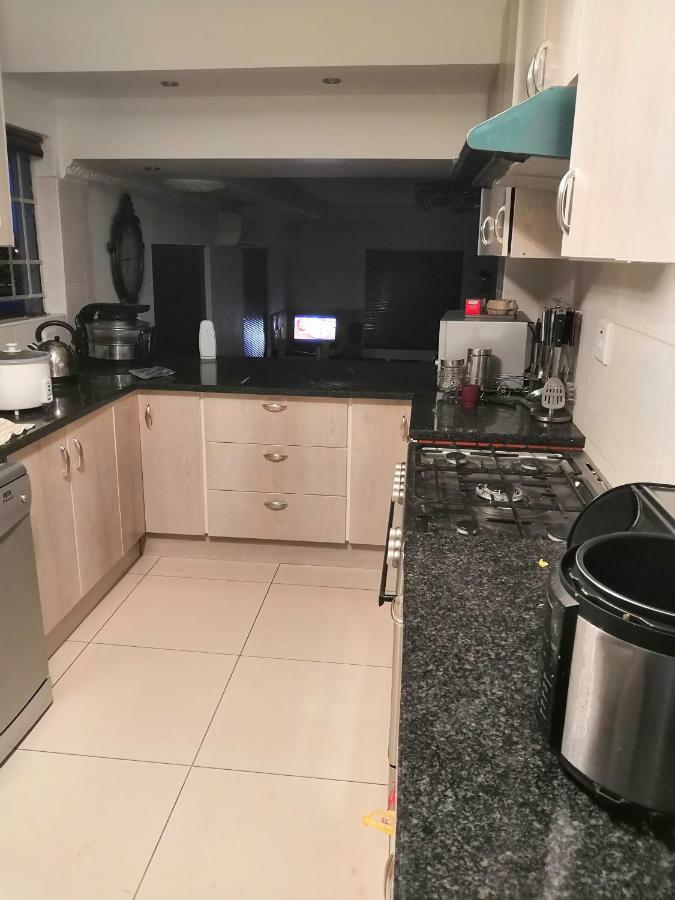 Leone Paris Appartement Windhoek Buitenkant foto