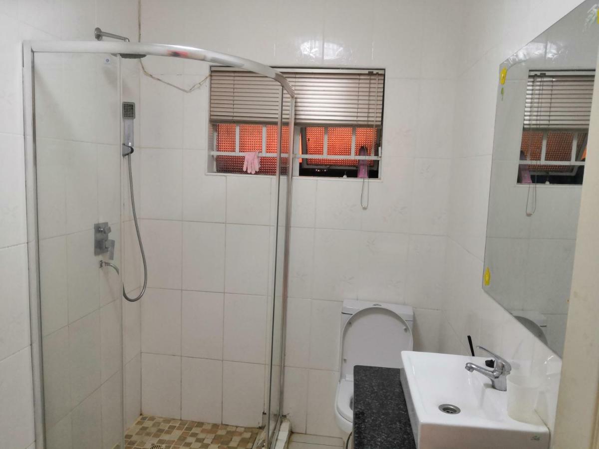 Leone Paris Appartement Windhoek Buitenkant foto