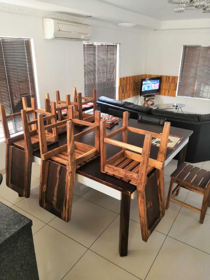 Leone Paris Appartement Windhoek Buitenkant foto