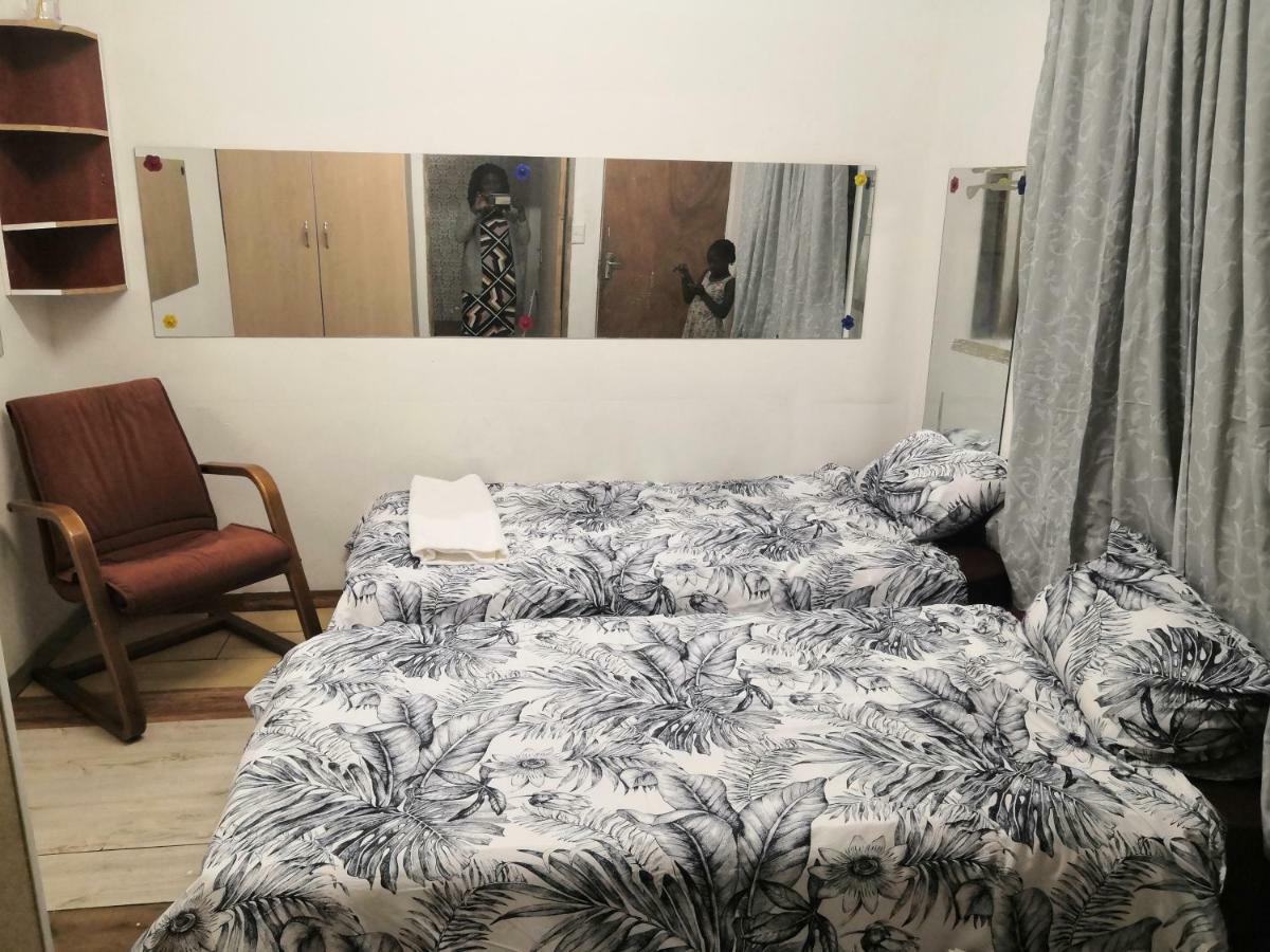 Leone Paris Appartement Windhoek Buitenkant foto