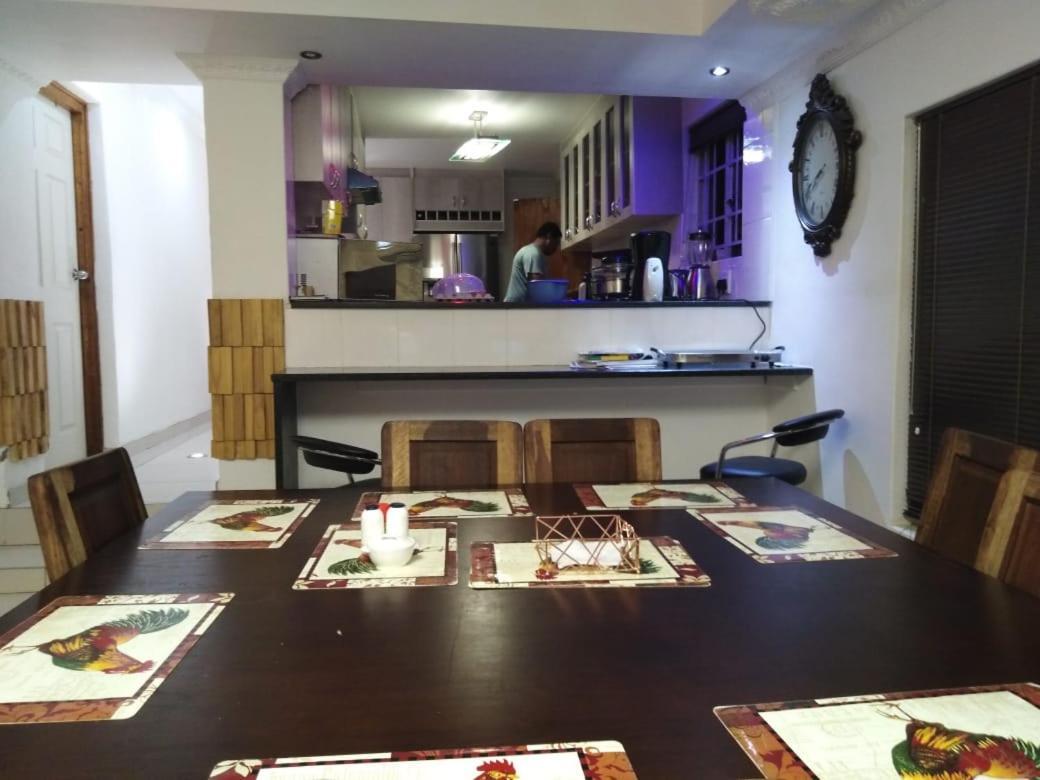 Leone Paris Appartement Windhoek Buitenkant foto